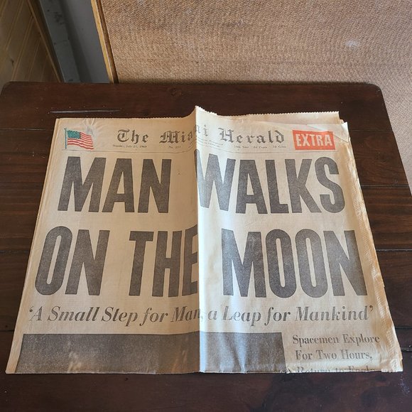 7/21/69 Miami Herald Man Walks on Moon - Picture 4 of 5